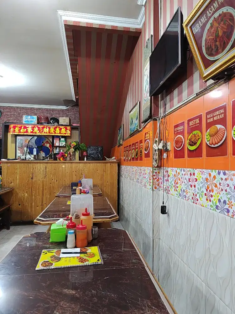 Crew Rumah Makan Lius - Non Halal