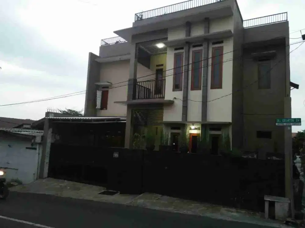 JUAL CEPAT RUMAH 3 LANTAI DEPOK 1