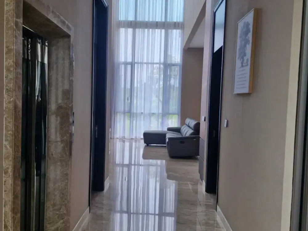 Disewakan Rumah di Golf Island PIK LT.12x35m2 Full Furnished Ada Lift