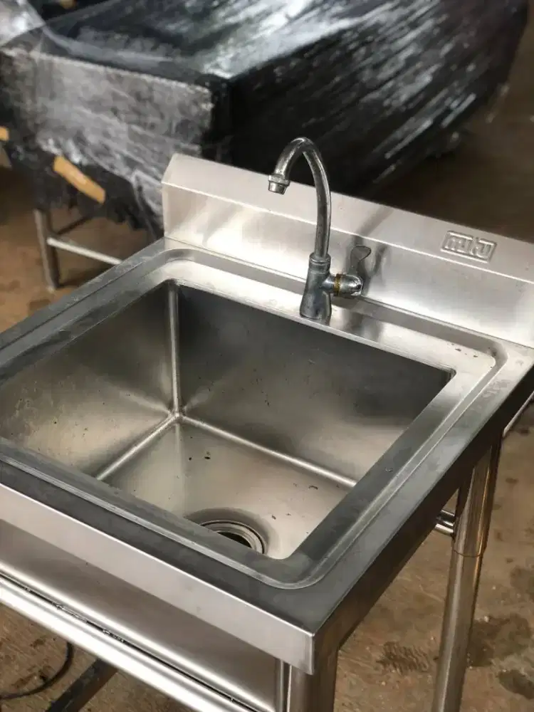 Sink 1 Lubang MUTU
Uk 60x60x85
Lubang 45x40x25

harga 2.100.000