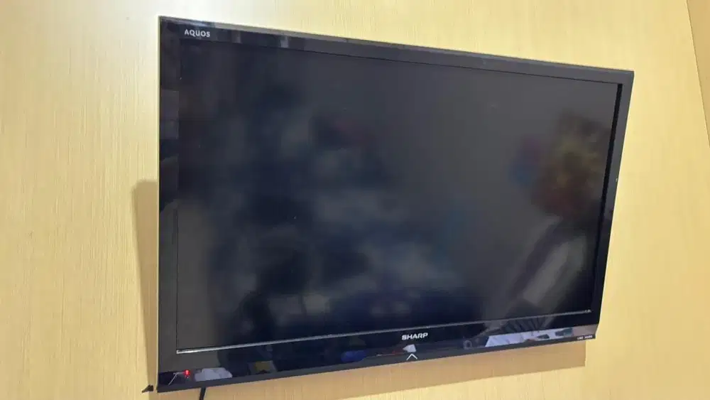 TV Sharp warna hitam
