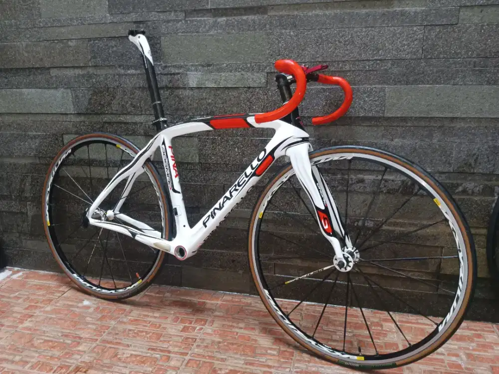 Frame set Pinarello Dogma 2 dapat semua sesuai gambar terlampir
