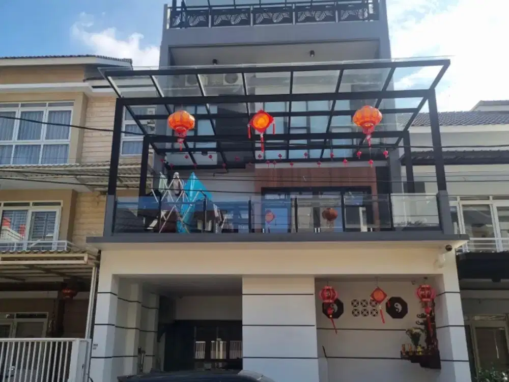 DIJUAL RUMAH FULL RENOVASI 4 LANTAI LOKASI BAGUS JUAL MURAH DI PARK RESIDENCE