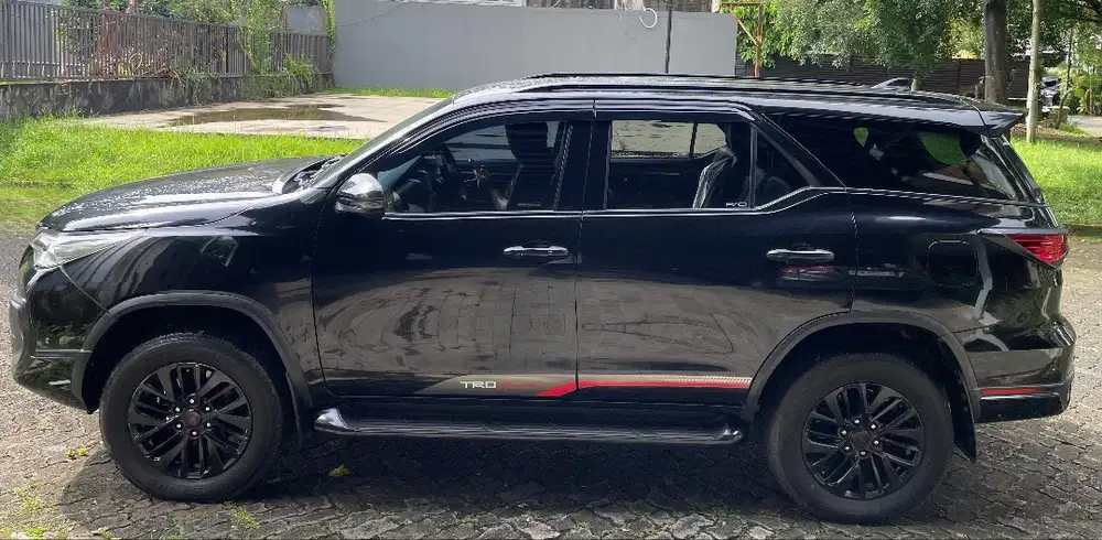 Jual Toyota Fortuner 2019 VRZ TRD 2.4 AT Pemakaian Pribadi Warna Hitam