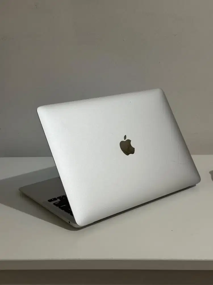 Macbook Air M1 2020 8/256 GB