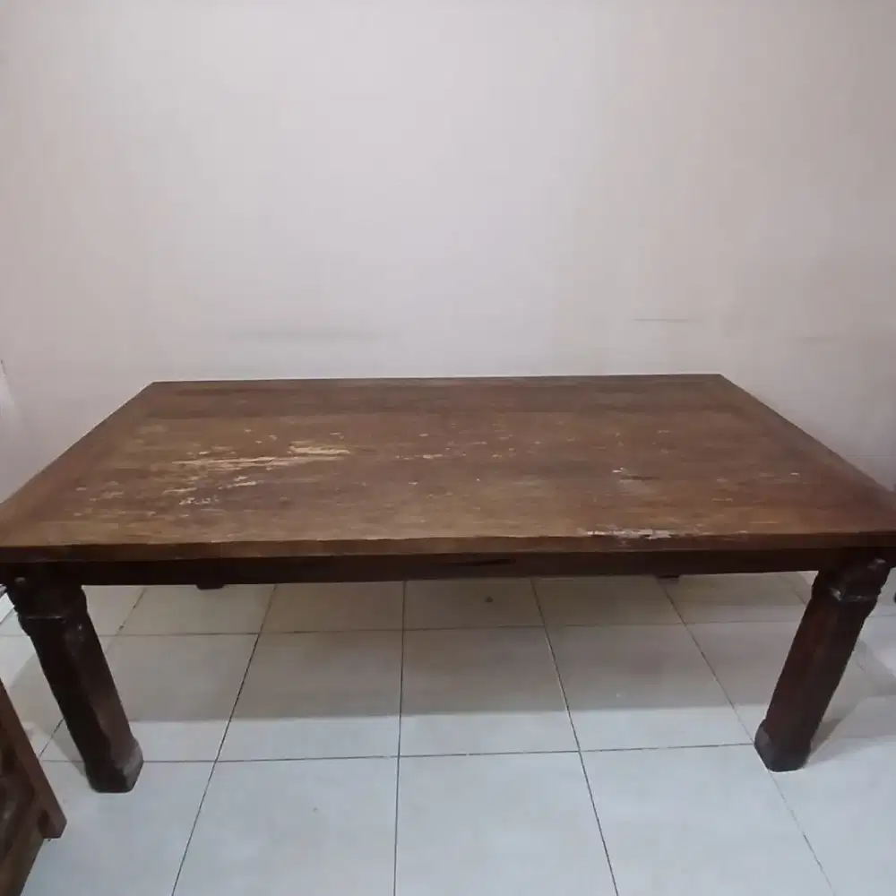 Meja kayu solid antik