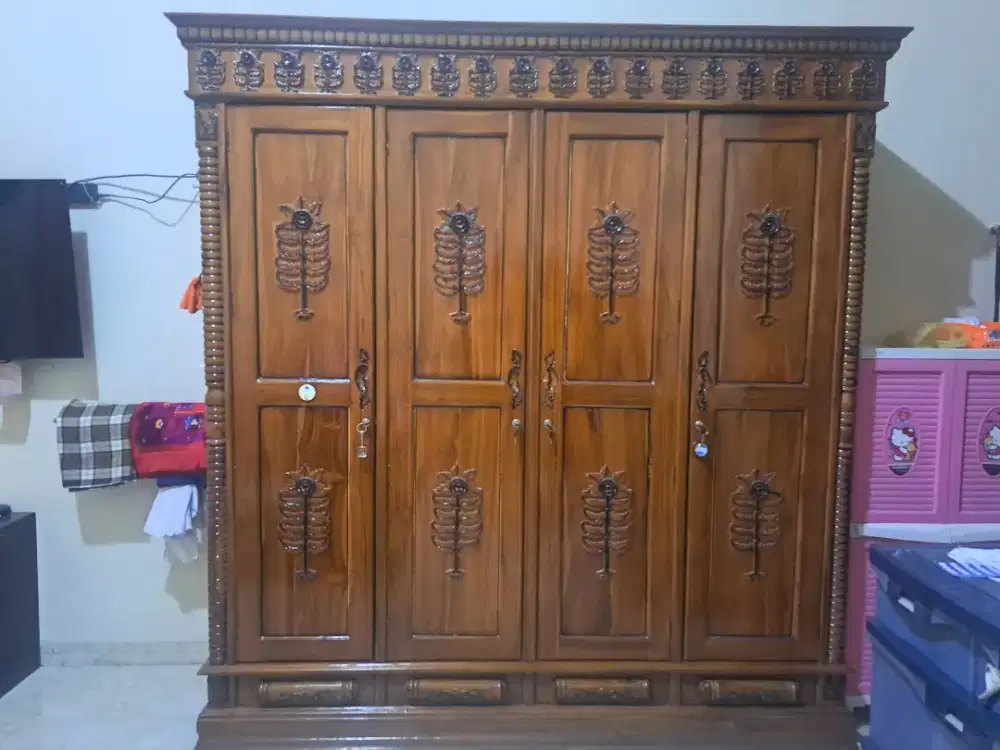 Lemari pakaian jati 4 pintu