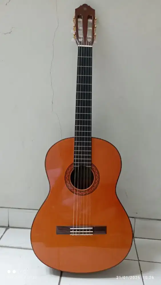 BU Guitar YAMAHA C70 Bekas