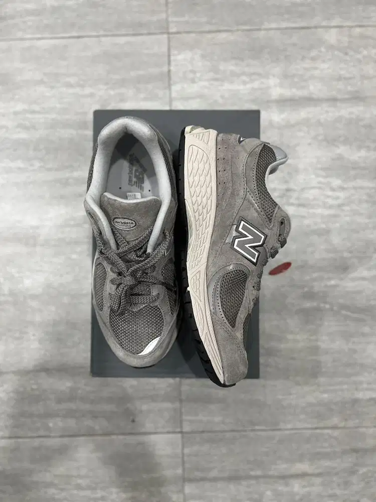 new balance 2002r pig skin