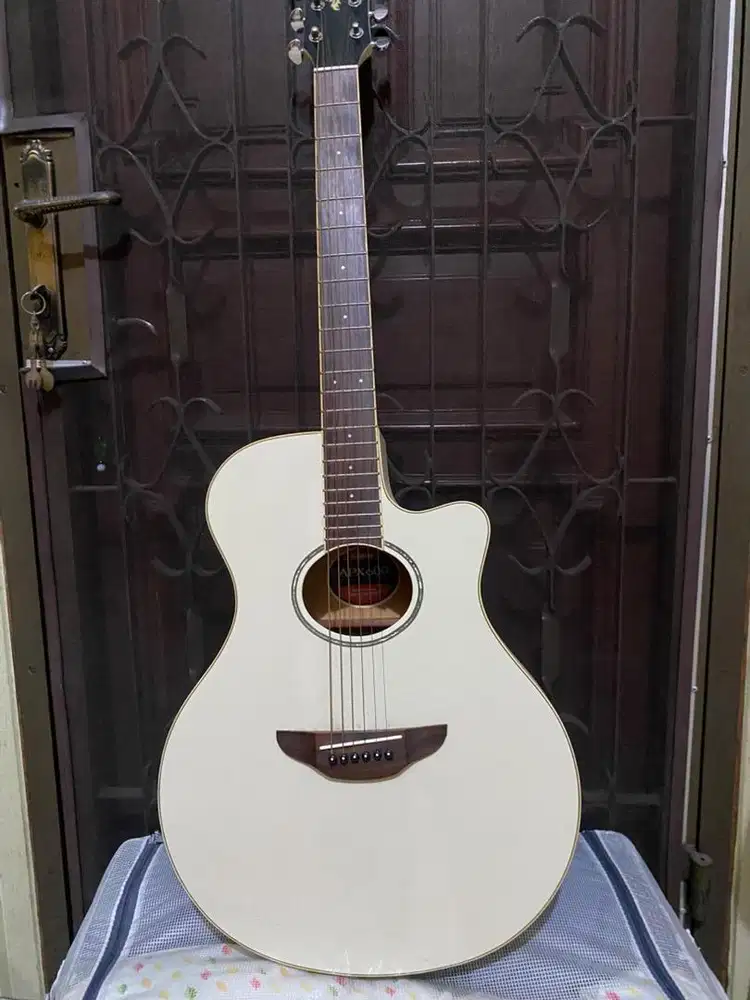 Gitar Yamaha Apx600