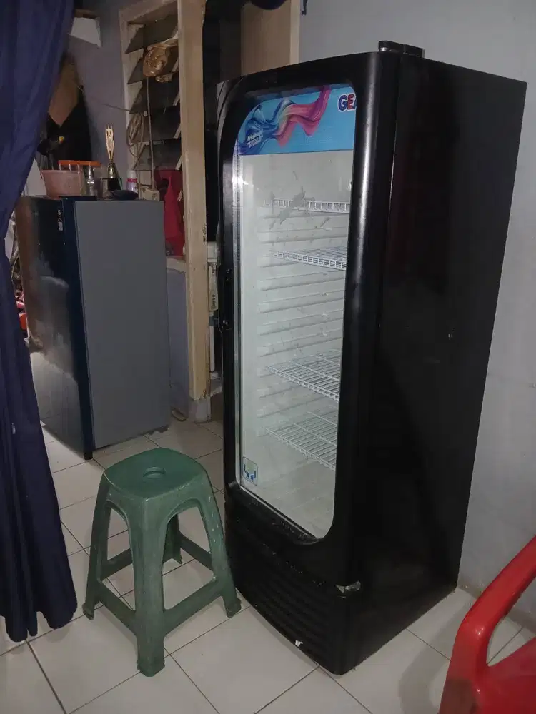 Freezer merk GEA tinggi