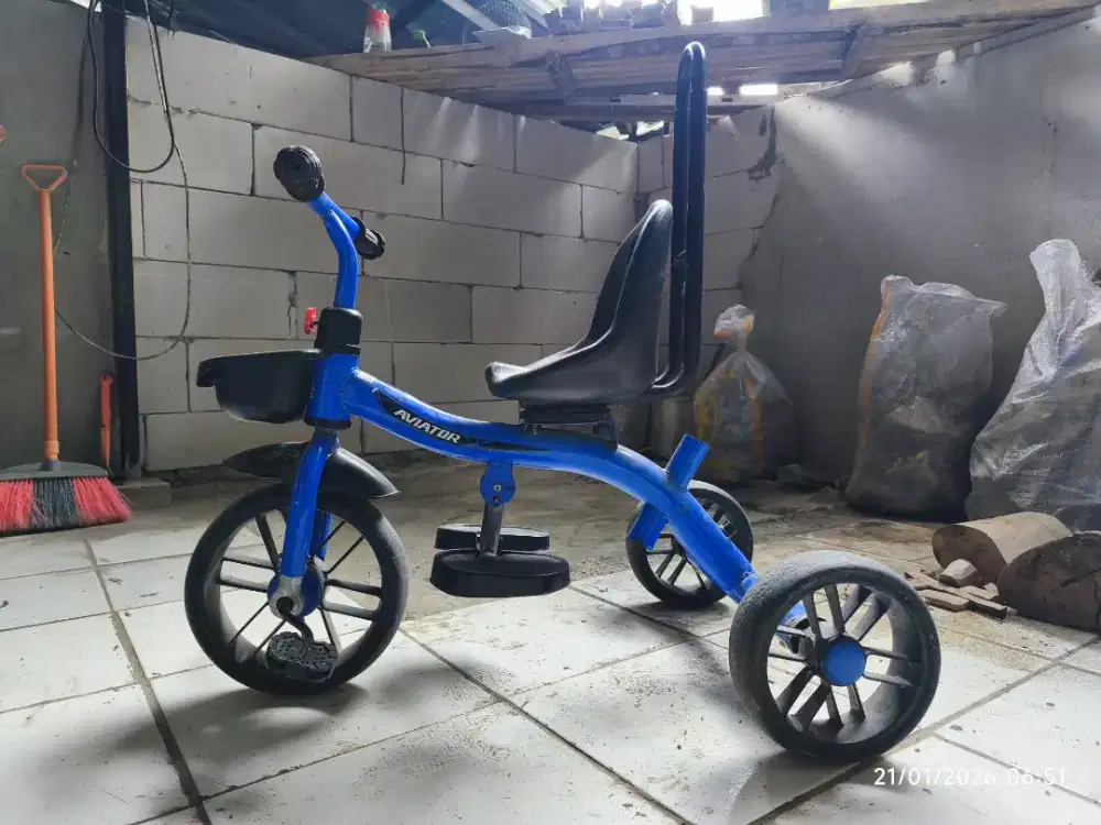 Sepeda anak Aviator roda tiga