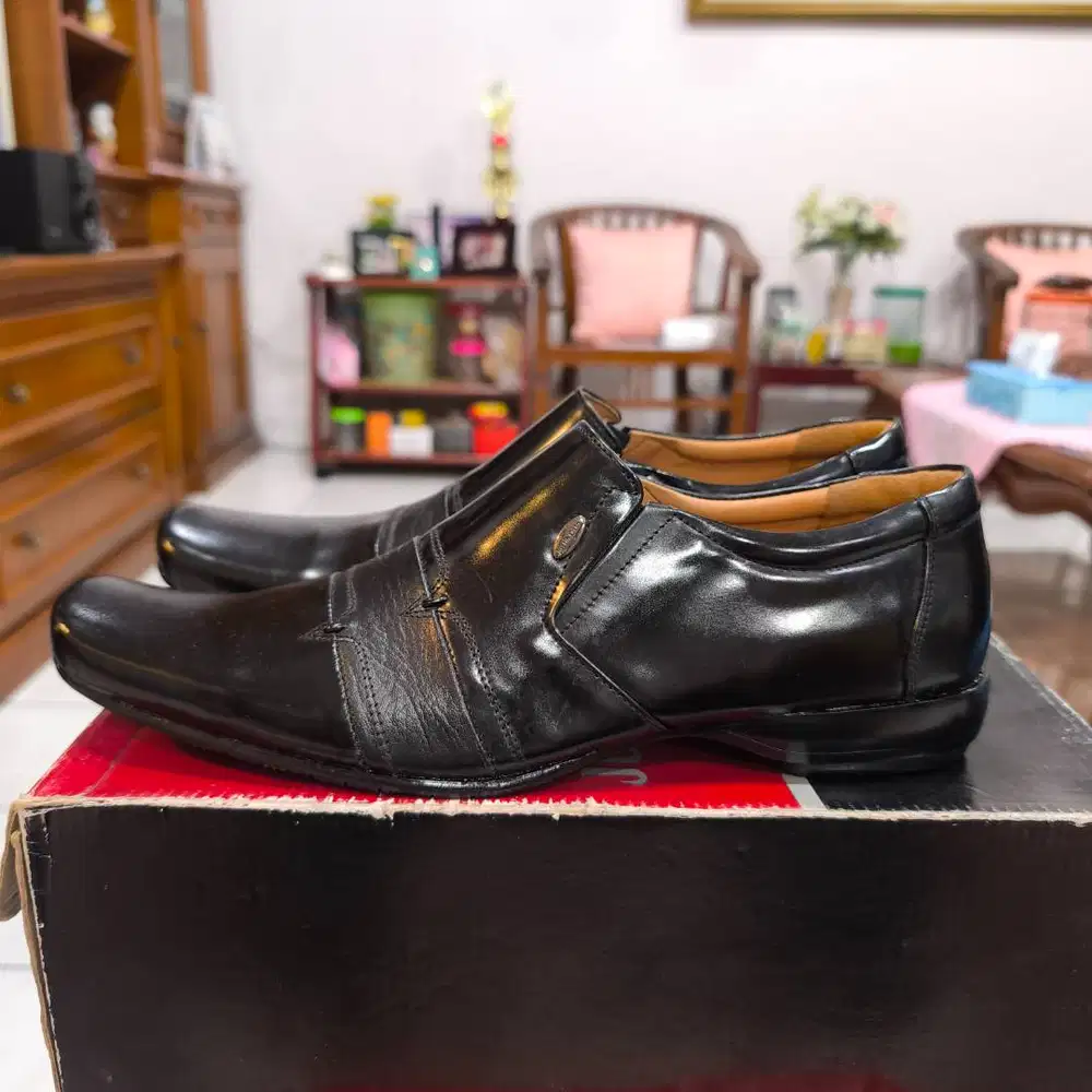 Sepatu Pantofel Justin Otto GE319 Warna Hitam Size 38, 40