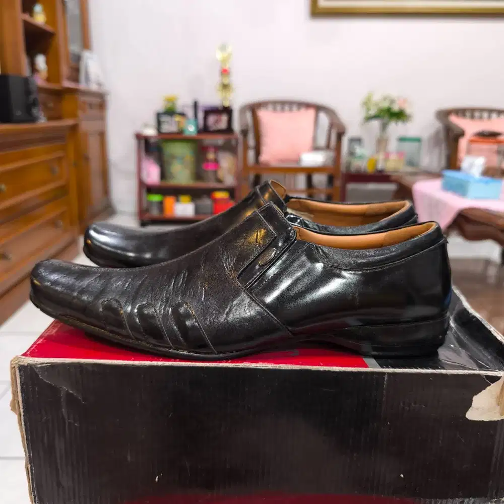 Sepatu Pantofel Justin Otto GE317 Warna Hitam Size 39