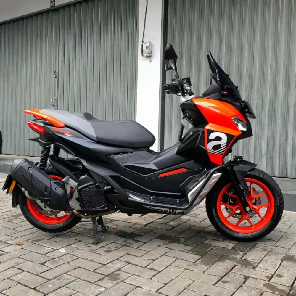 Matic Aprilia SR GT 200 th 2024 Km 2rb Modif Turing Like New Siap Gas