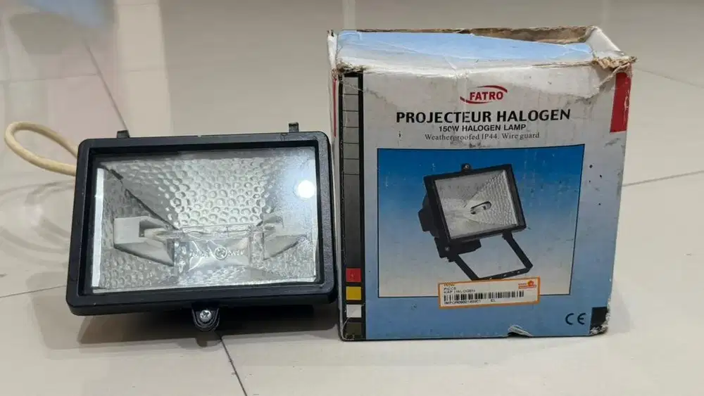 Lampu Sorot Halogen Fatro 150 watt