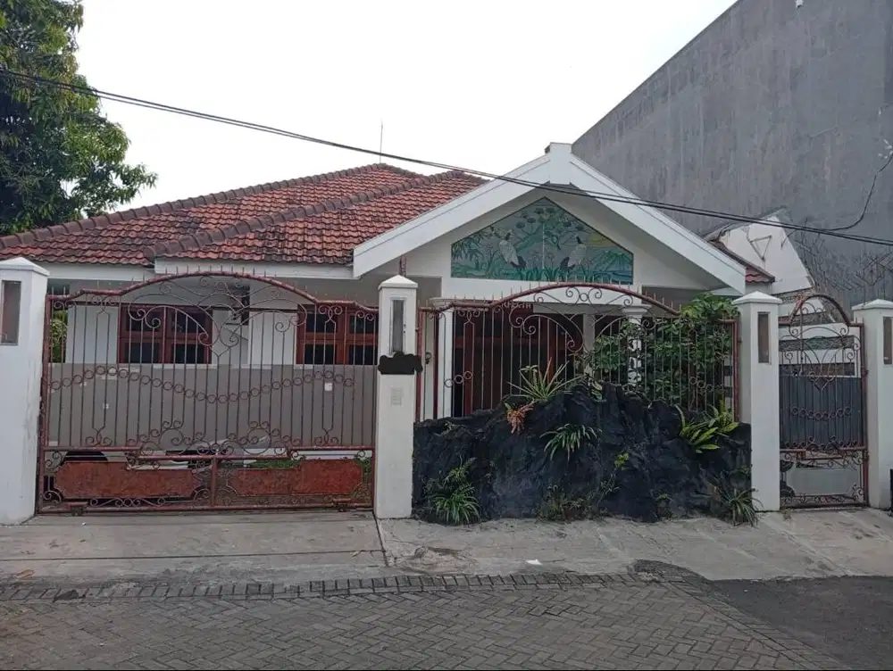 Dijual Rumah Lama Hitung Tanah Strategis Darmo Harapan Utara Lebar 16m