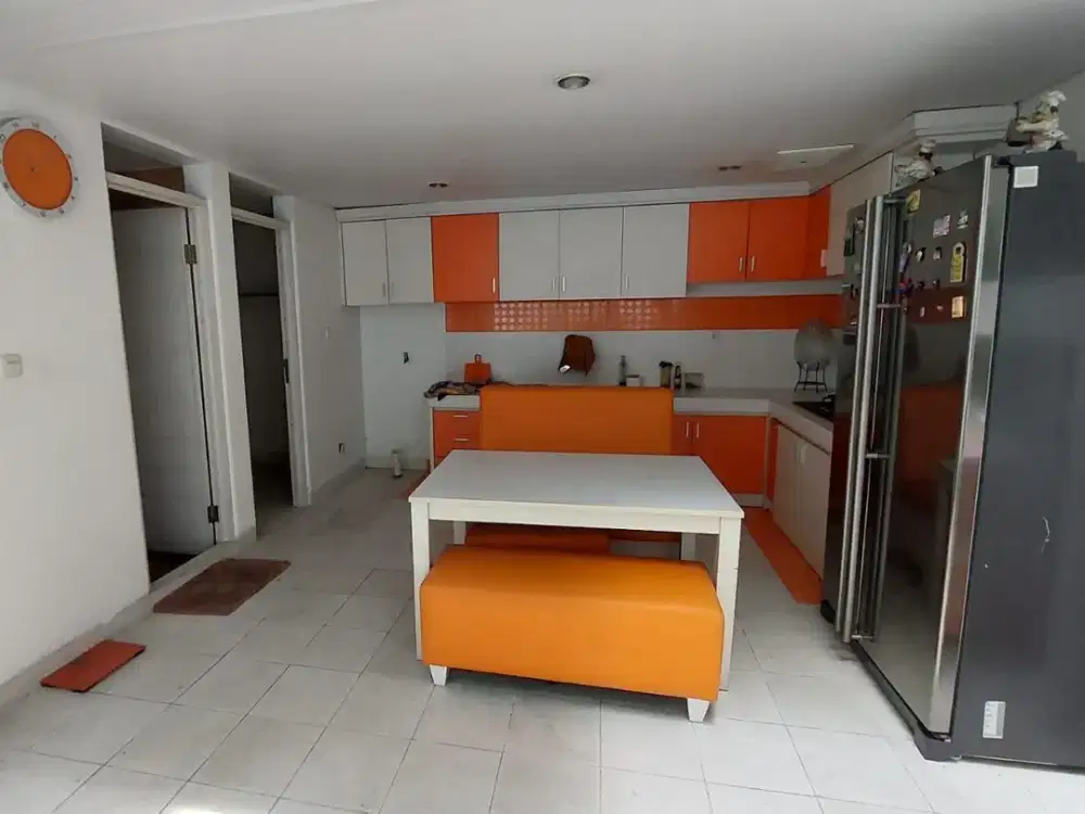 DIJUAL RUMAH FULLY FURNISHED DI KARAWACI  Lokasi: Taman Hollandia, Lippo Village, Karawaci