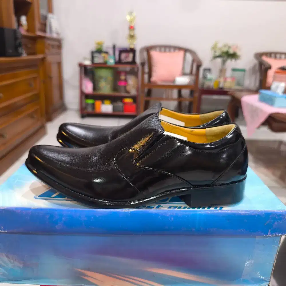Sepatu Pantofel Begaldo AM8019 Warna Hitam Size 38, 39