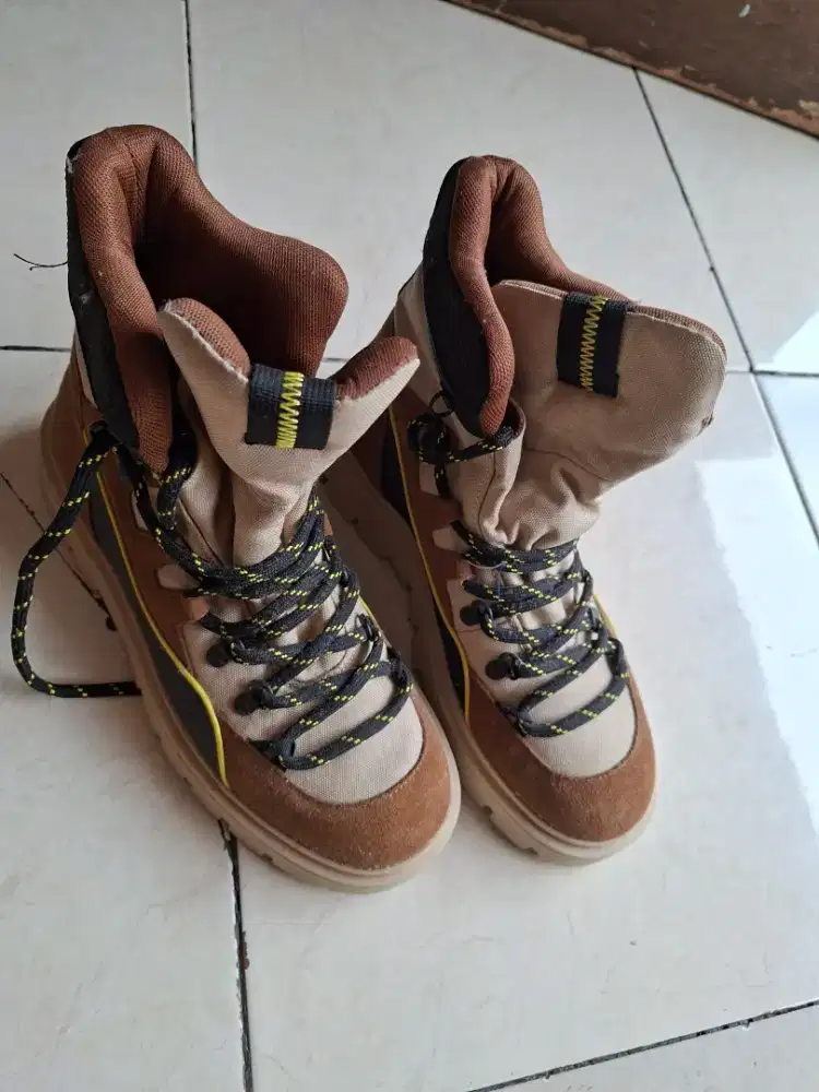 Sepatu zara ori  size 41 pake cuma sekali karna kebesararn