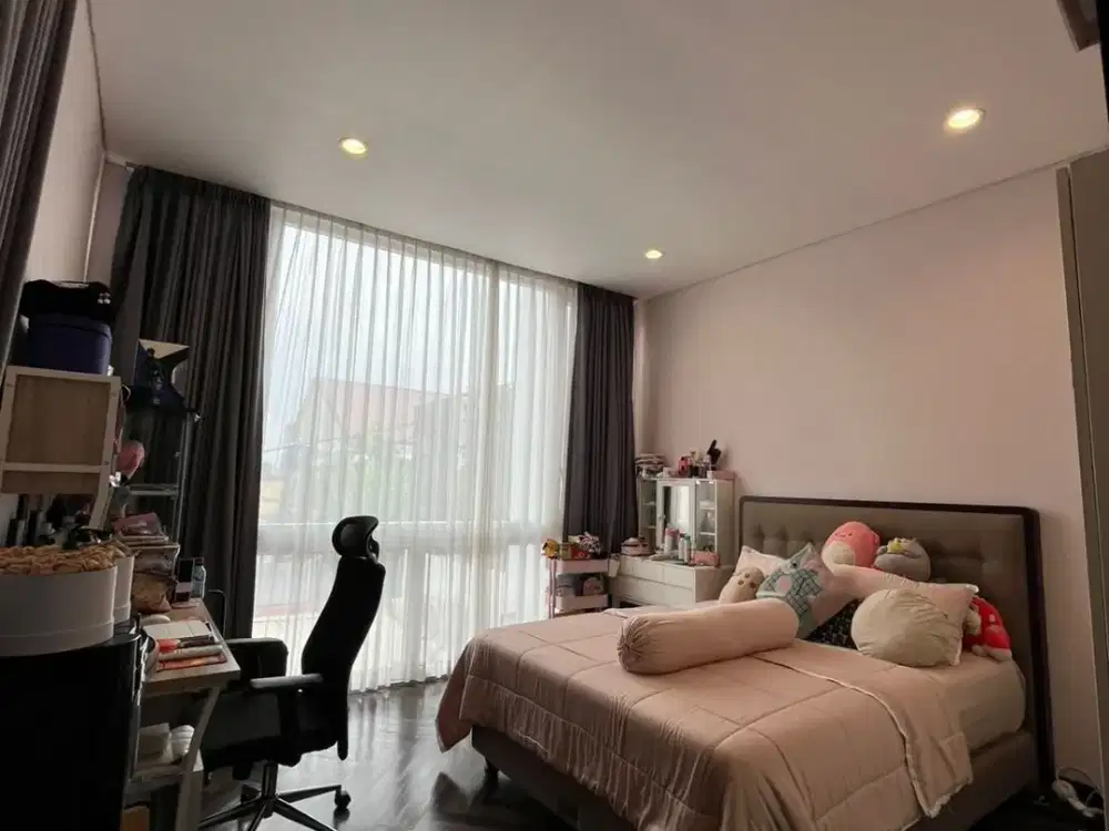 Dijual Rumah Bagus 3 Lantai di Pejaten, Pasar Minggu