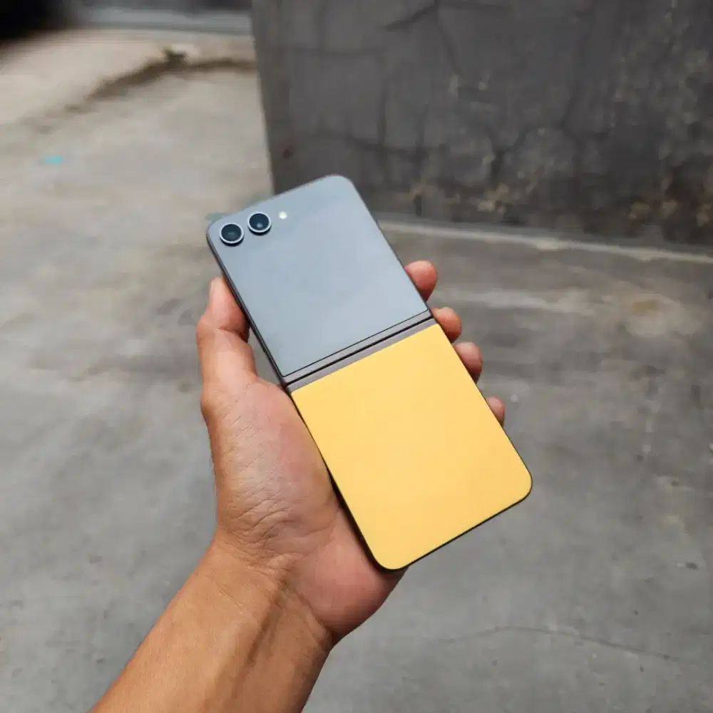 SAMSUNG GALAXY Z FLIP 5 SEIN 5G 8/512 GB MULUS MINUS TOMPEL NORMAL