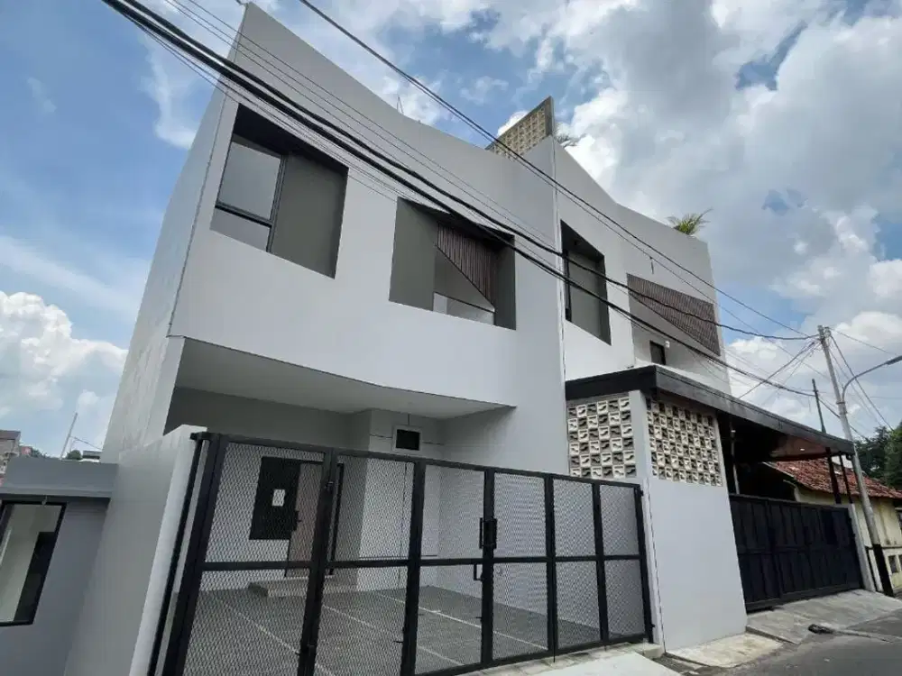 CLUSTER CANTIK LOKASI STRATEGIS DENGAN PRIVATE ROOFTOP DI CIJANTUNG , JAKARTA TIMUR