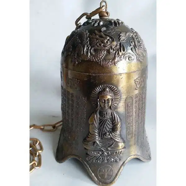 Oriental Vintage kuno bel / klintingan peranakan di wihara / klenteng