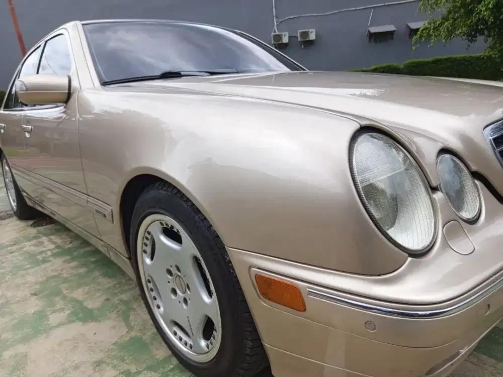 Mercedes benz E240 avangarde