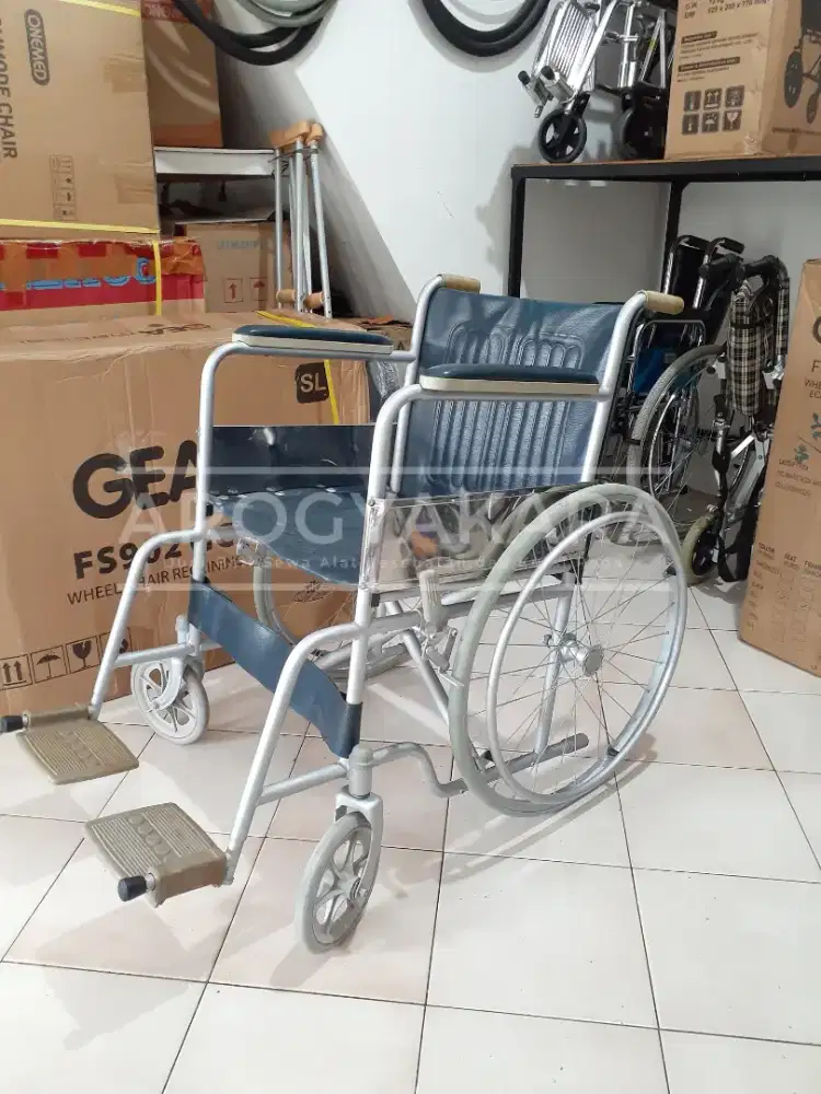 Kursi roda standart bekas