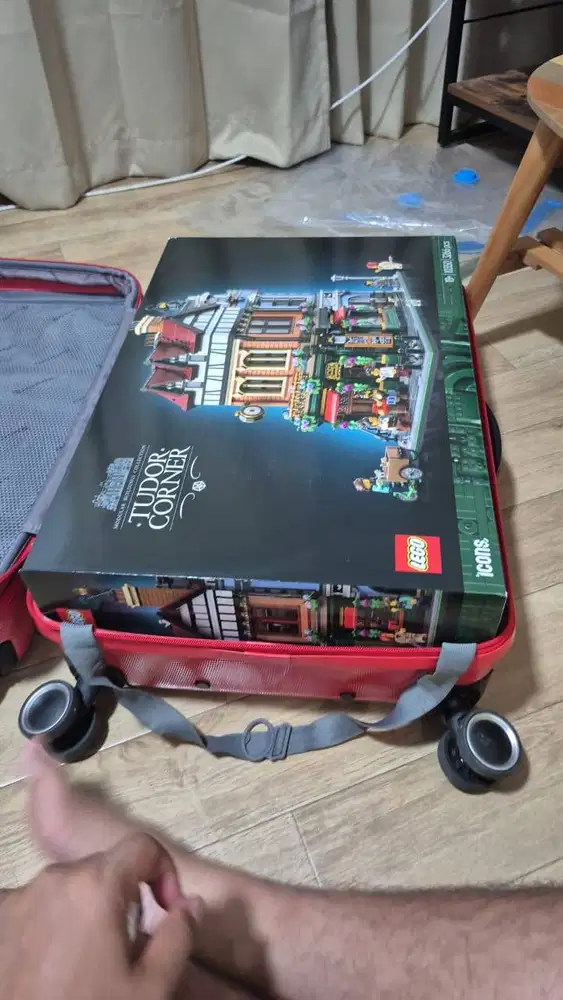 Lego Tudor Corner 10350, Fullset Opened Box (MISP)