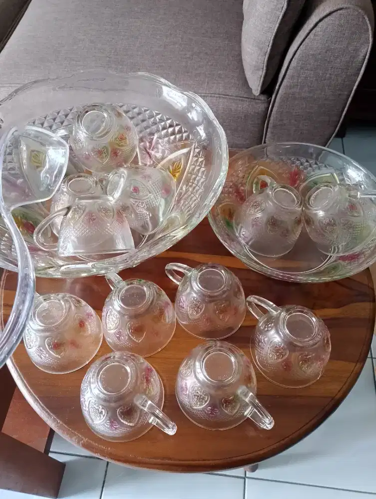 Bowl untuk es buah dan piring saji kue