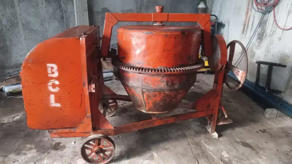 Molen cor second, alat berat bekas