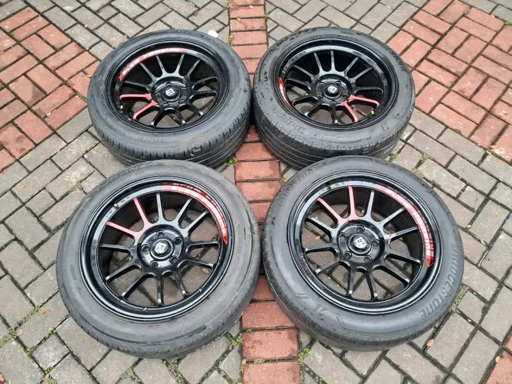 Velg venom ring 18 lebar 9 pcd 5x114,3 et 20 ban 225/50 r18