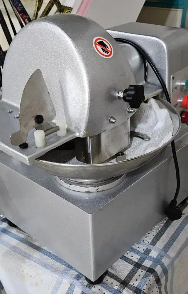 Mesin Bowl Cutter Pengolah Daging – Industri / Catering