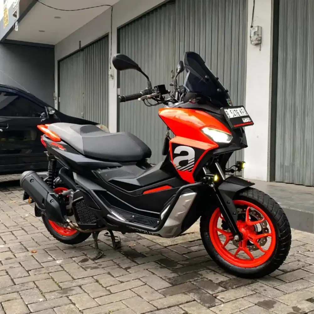 Matic Aprilia SR GT 200 th 2024 Km 2rb Like New Siap Gas Modif Turing
