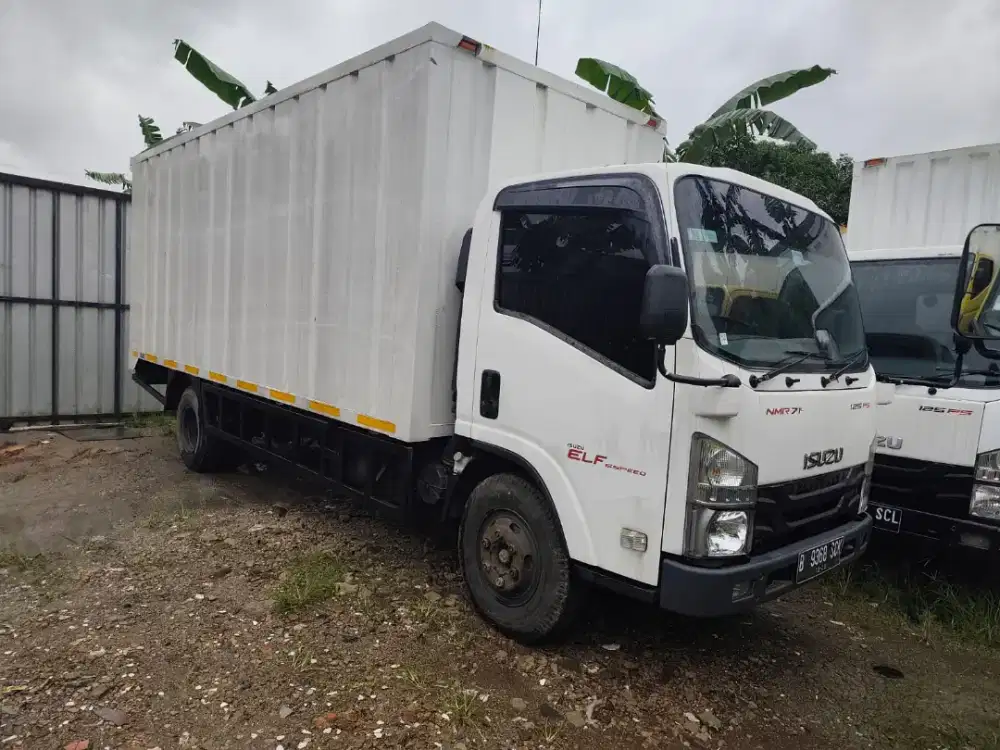 Isuzu  Giga NMR 71 Long box th 2021 cakep