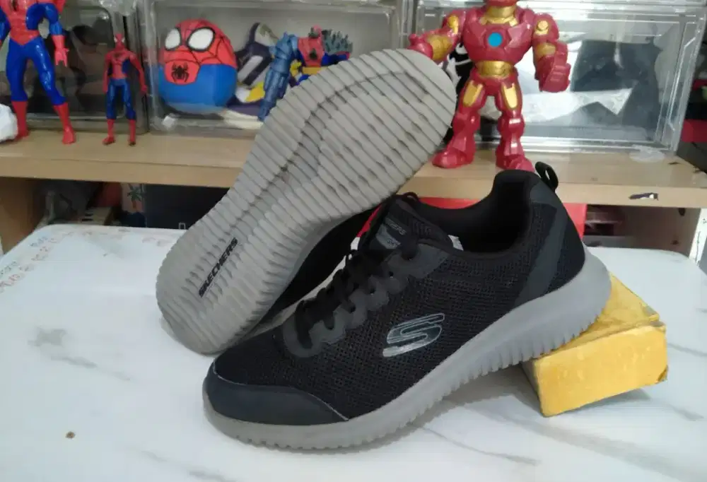 Sepatu Running Skechers size 46