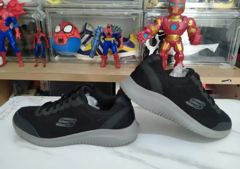 Sepatu Running Skechers size 46