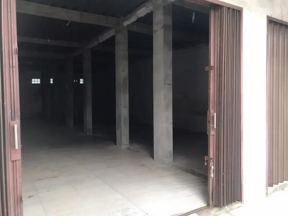 Sewa Ruko 2 Lantai Luas 250 m² di Jl Raya Bekasi, Cakung, Jakarta Timur.
