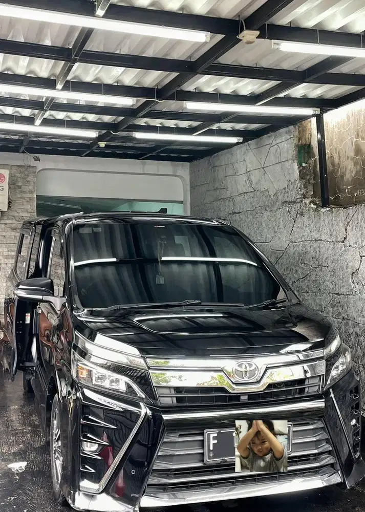 Toyota Voxy 2018