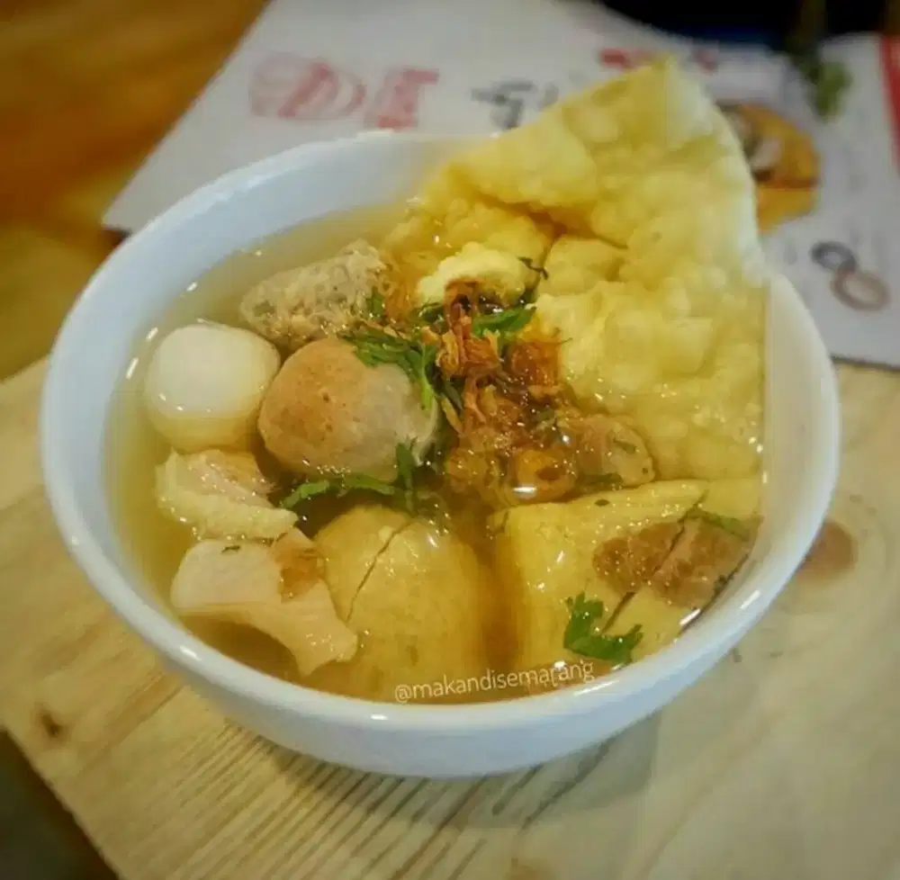 Dibutuhkan karyawan/i untuk konter makanan di mall Semarang