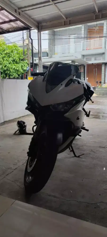 Yamaha r25 putih