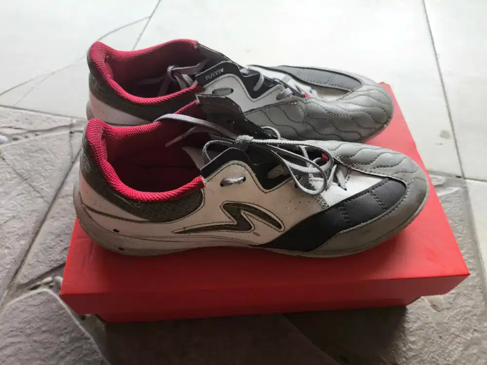 Sepatu futsal specs merasakan nativ v size 41