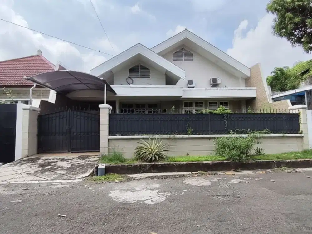 Dijual Rumah Dharmahusada Indah Utara Row 3 mobil garasi 1 carport 1