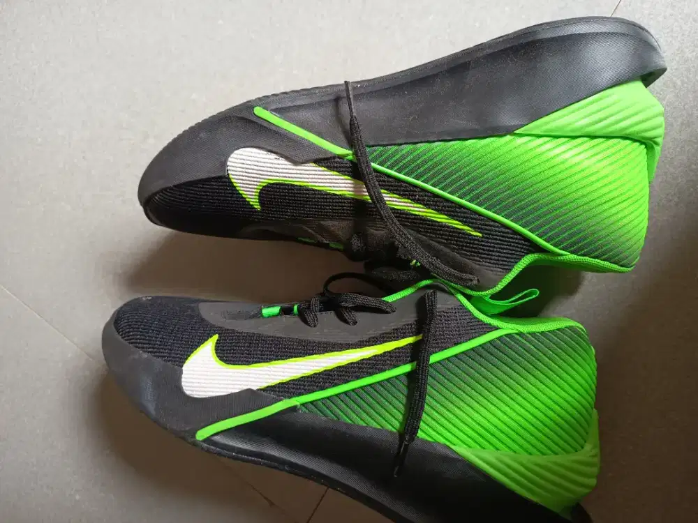 Di jual cepat sepatu Nike original 100%, di jual borongan aja