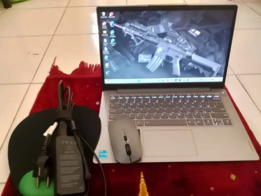 LEPTOP LENOVO ( PEMAKAIAN KURANG DARI 1 TAHUN )
