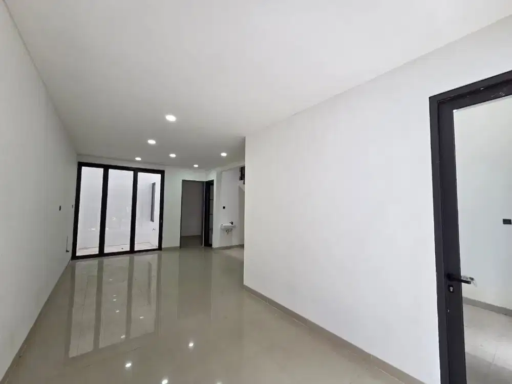 Dijual Rumah 3 Lantai di Citra Garden 5, Kalideres