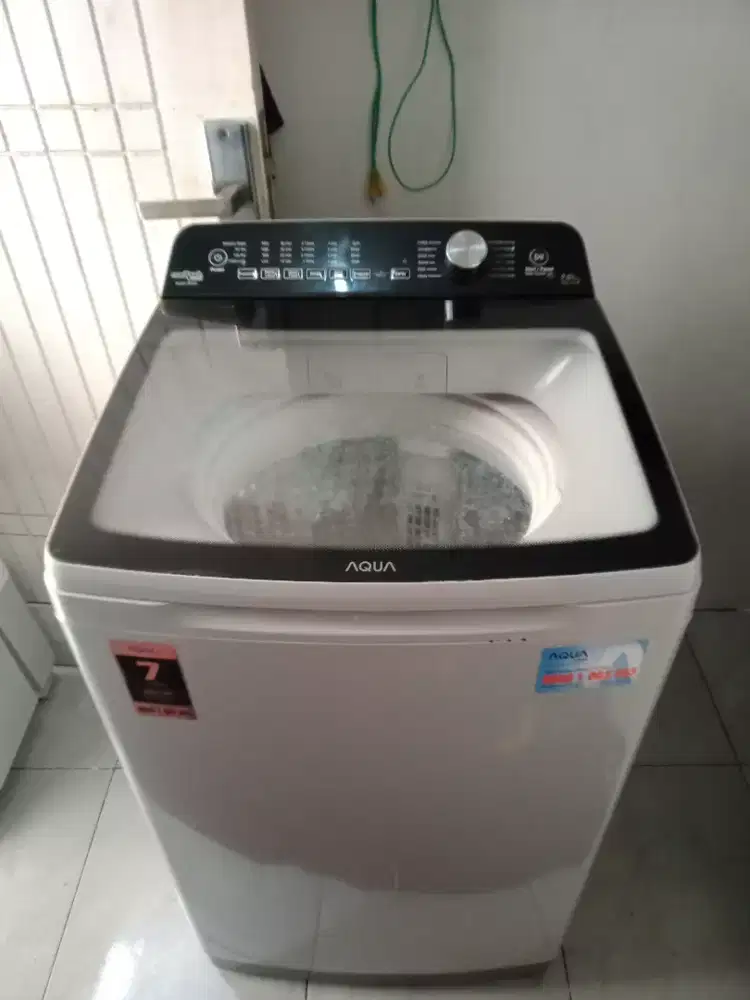 Mesin cuci otomatis 1 tabung merk Aqua kapasitas 9 kg