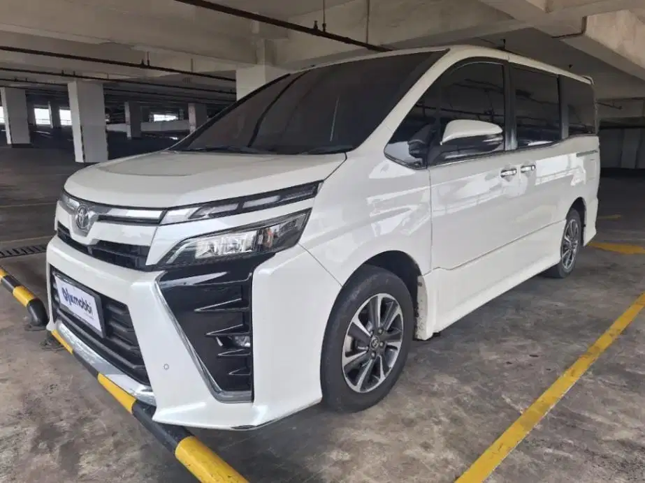 DP RENDAH Toyota Voxy 2.0 Bensin-AT 2020 TRES